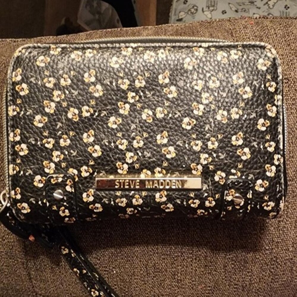 Steve Madden wallet